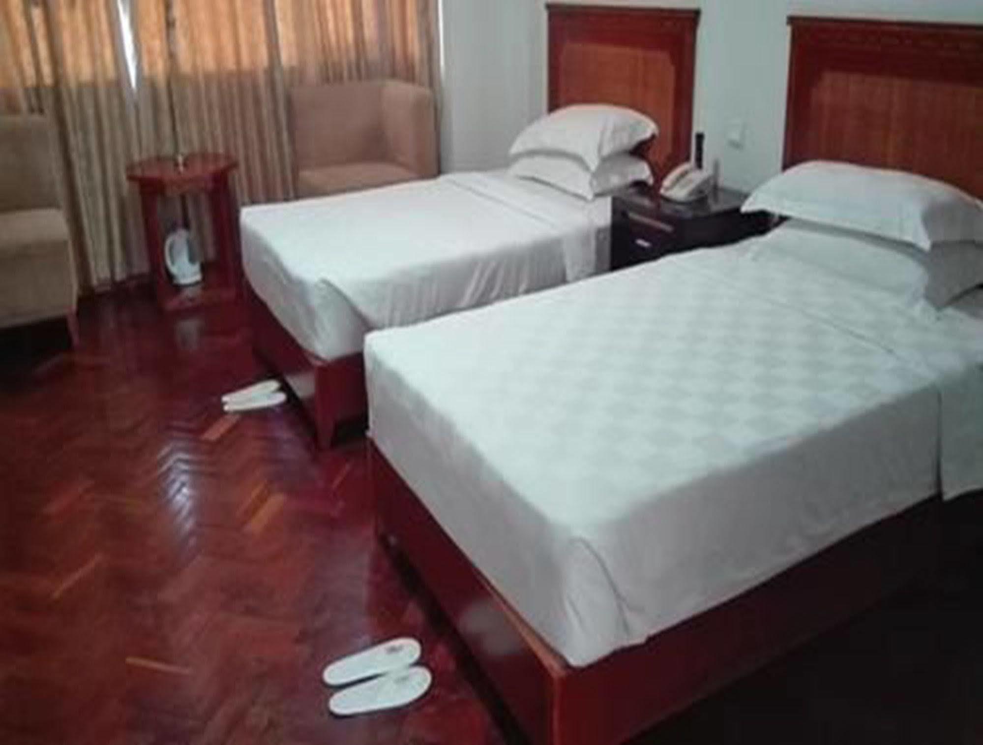 Myat Thinzar Hotel Oattara Thiri Esterno foto